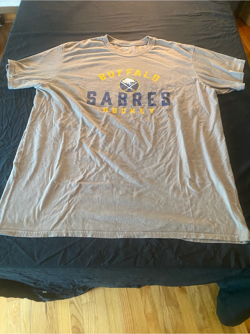 NHL Buffalo Sabres T-Shirt mens Size 2XL XXL